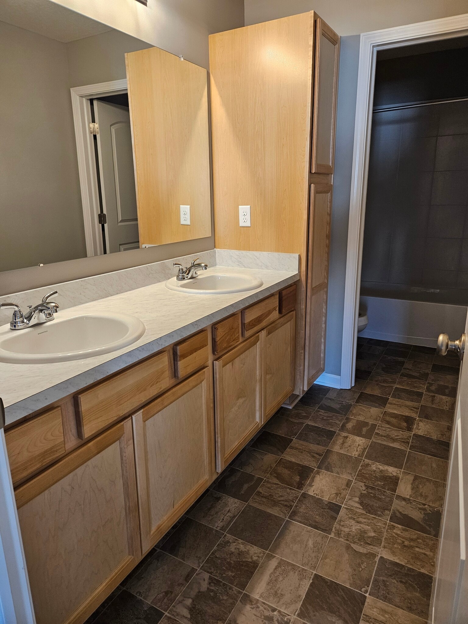 Building Photo - 211 Scotsgrove Dr