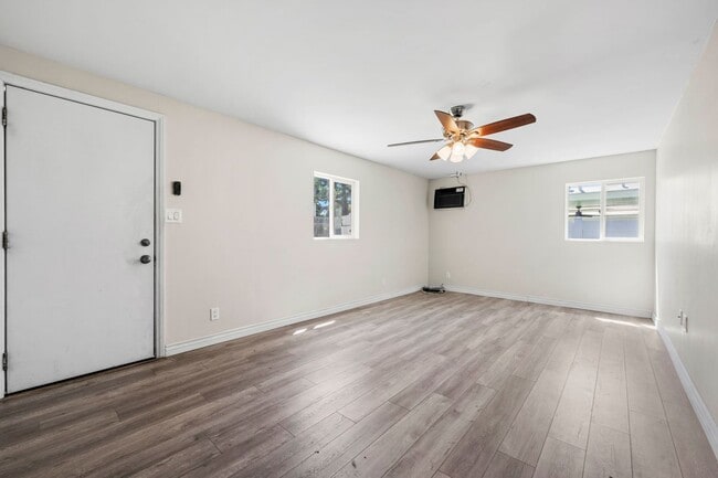 Building Photo - 10823 McVine Ave