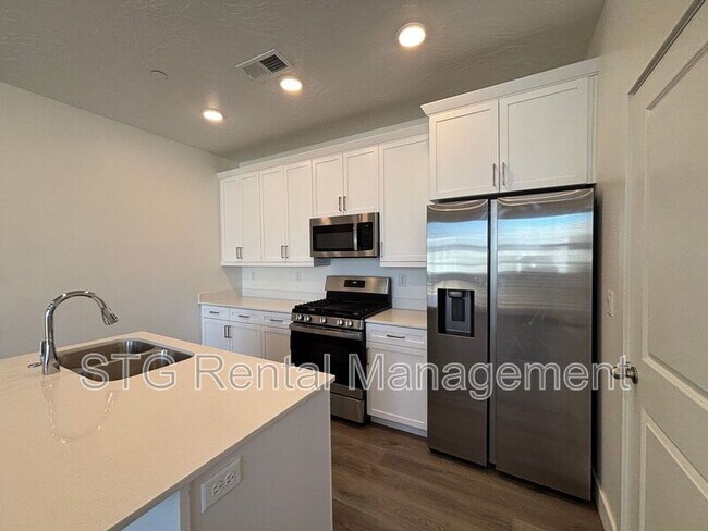 Building Photo - 5801 S Garnet Dr
