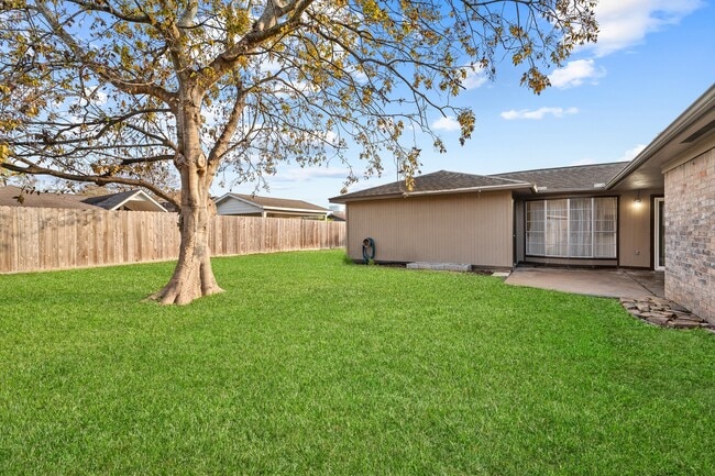 Building Photo - 9302 Claridge Dr