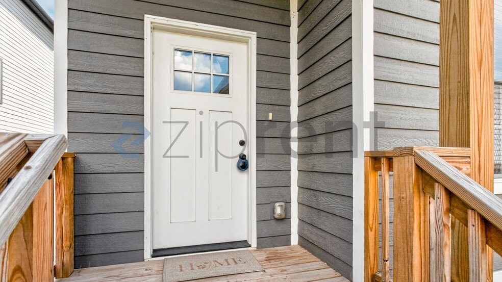 Building Photo - Unit B