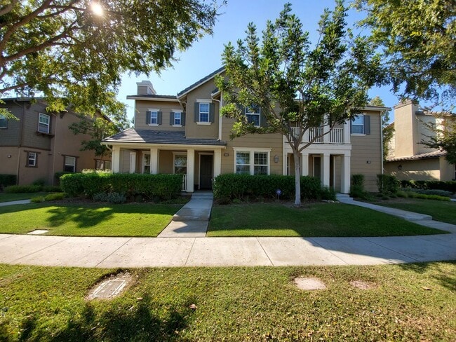 Building Photo - Spacious 4 Bedroom 3 Bath Two Story Riverp...