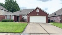 Building Photo - Great 3 bed, 2 bath home in Broken Arrow w...