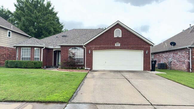 Primary Photo - Great 3 bed, 2 bath home in Broken Arrow w...