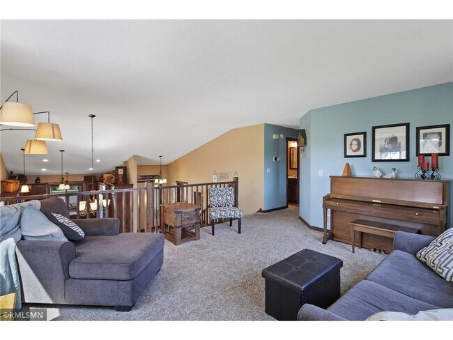 Building Photo - 652 Maywood Dr