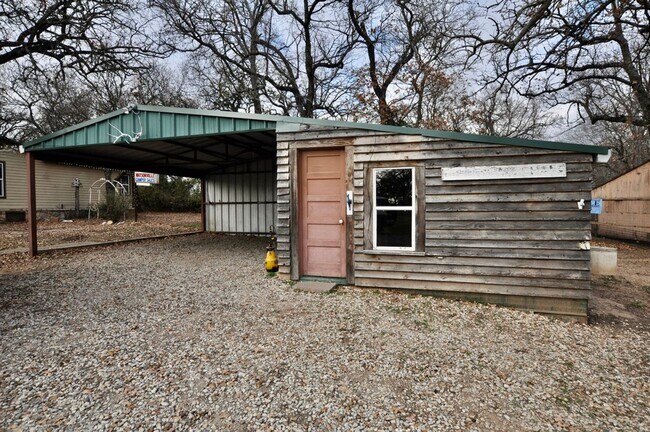 Building Photo - COMING SOON - FOR LEASE! Hard to Find Hors...