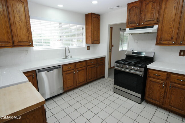 Building Photo - 611 Calle Pensamiento