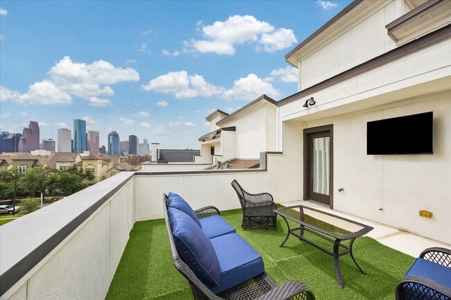 Building Photo - 1613 Crockett St