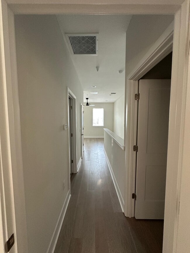 Building Photo - 140-833 Calla Terrace N