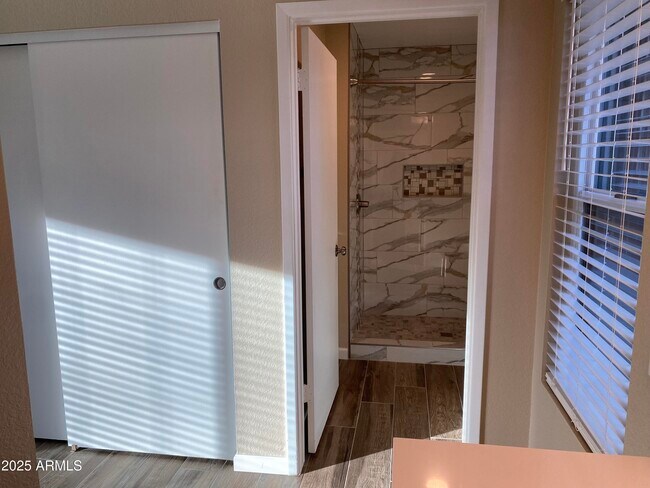 Building Photo - 9205 N 59th Ave