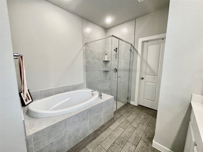 Building Photo - 4334 Hemlock Grove Ln