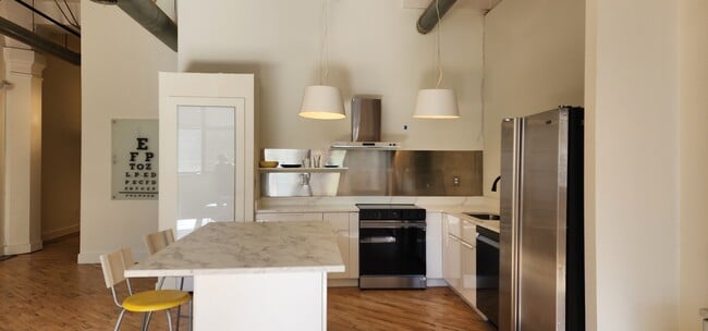 Kitchen - 87 Peachtree St SW