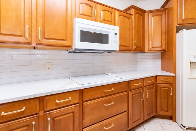 Building Photo - 8270 Regiment Ct