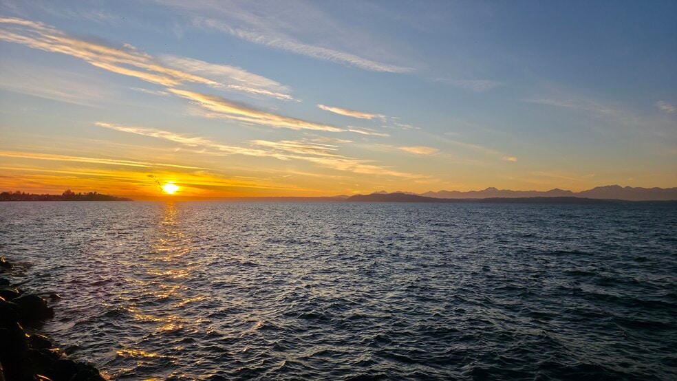 Building Photo - 1588 Alki Ave SW