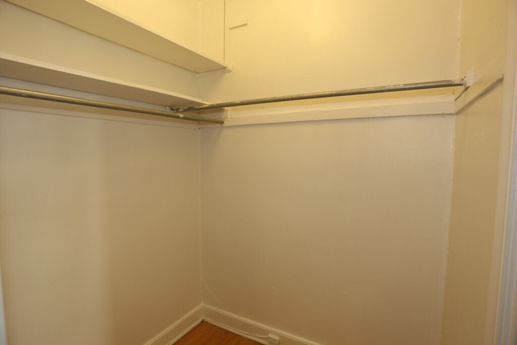 Building Photo - 539 W Arlington Pl