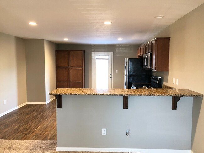 Building Photo - 2 Bed 1 Car Attached Villa with Unfinished Basement