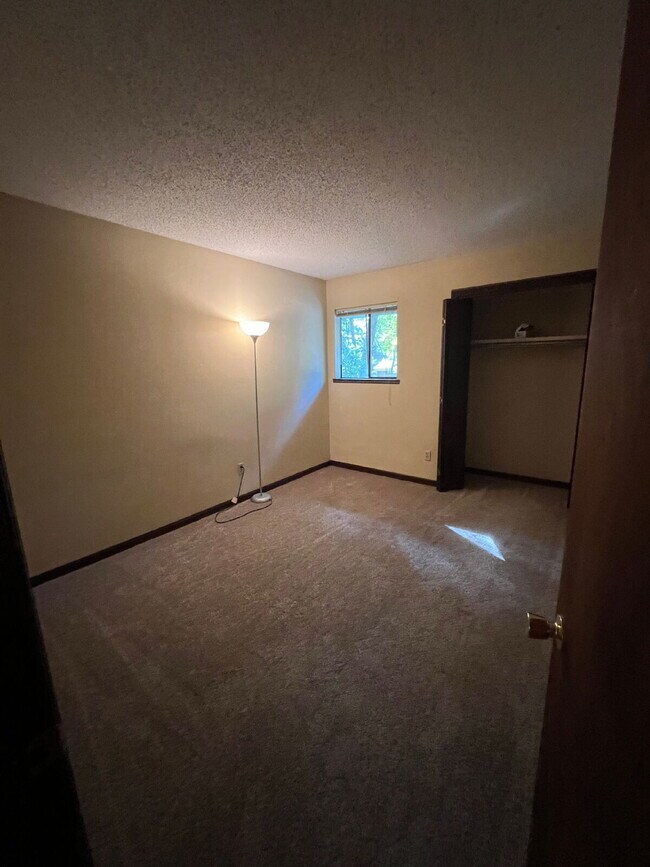 Building Photo - Large 2BD/ 2BTH with loft-Great Location