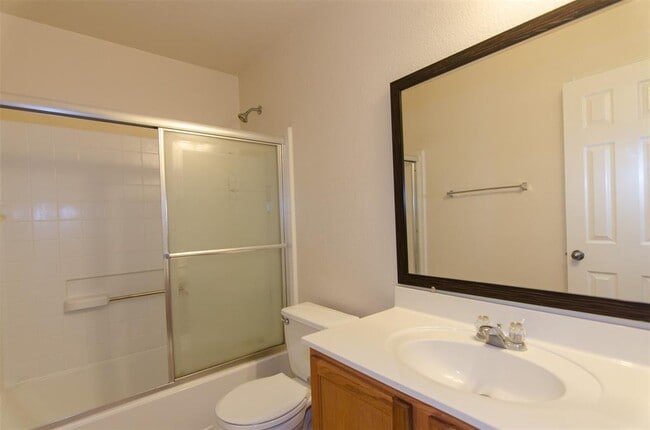 Building Photo - 1006 Promenade Ct