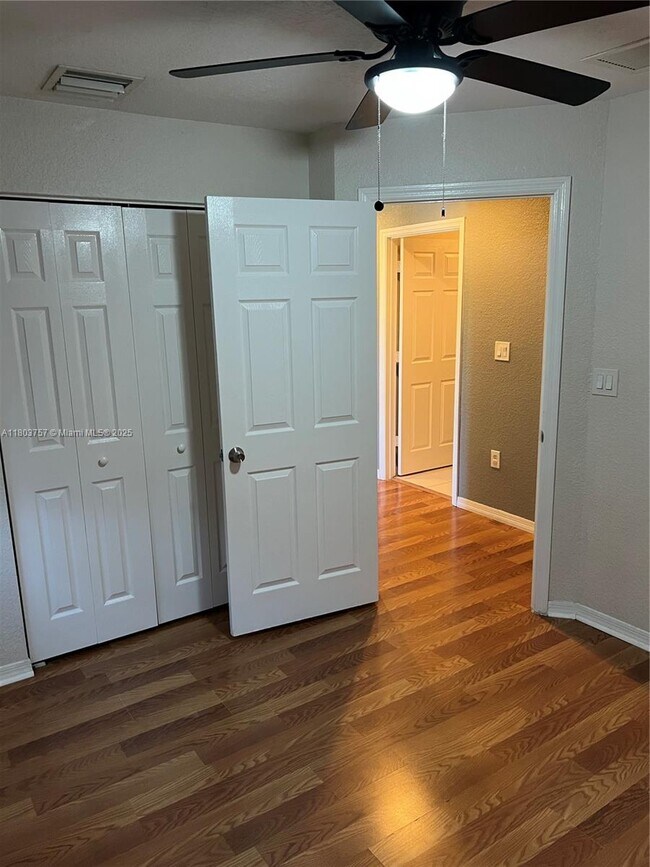 Building Photo - 6065 SW 19th Ct