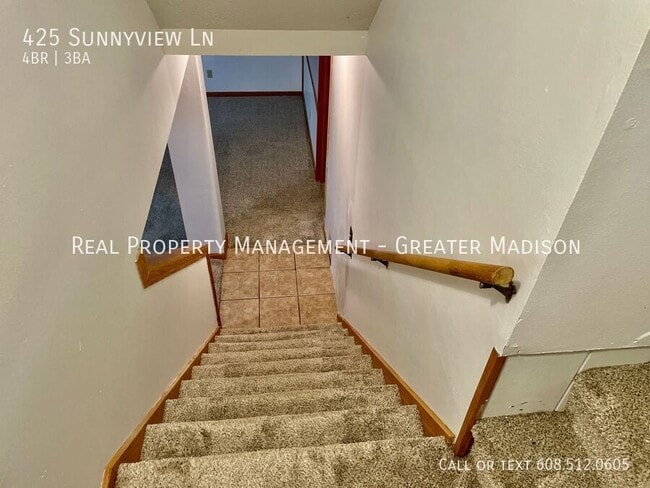 Building Photo - 425 Sunnyview Ln