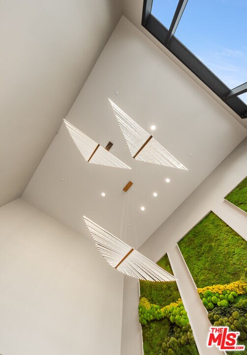 Building Photo - 505 S Barrington Ave