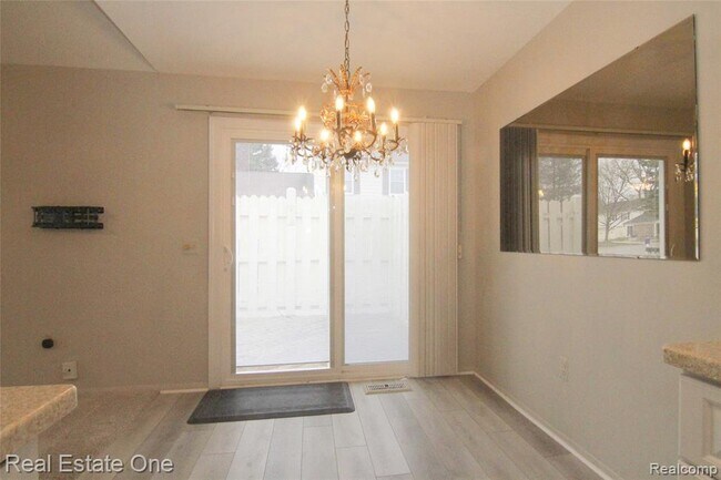 Building Photo - 2110 Hidden Meadows Dr