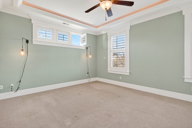 Building Photo - 100 NE Ivy St