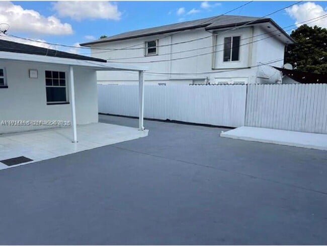 Building Photo - 7410 SW 39th St