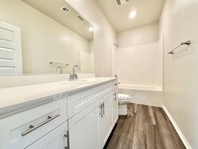 Building Photo - 40617 Birchfield Dr