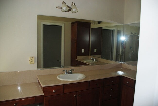 Building Photo - Newly Updated Single Story 4 BR + Office, 2.5 Bath and 3 Car