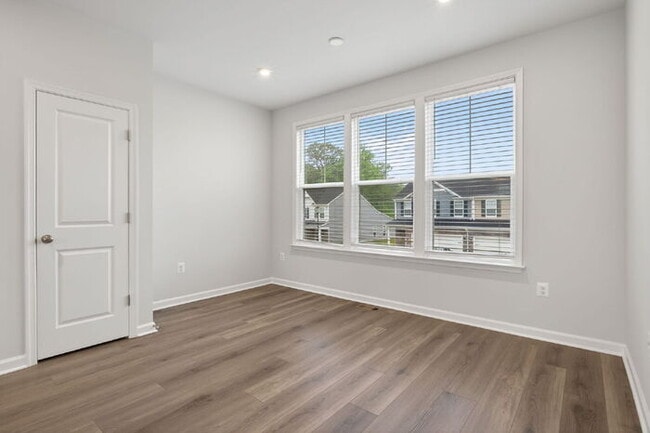 Building Photo - Spacious 3 Bedroom Townhome in Glen Allen - $2,650/mo