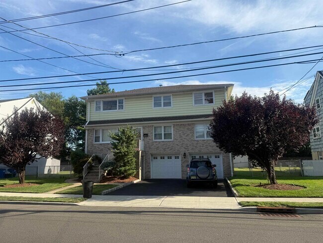 Primary Photo - 31 Poplar Ave