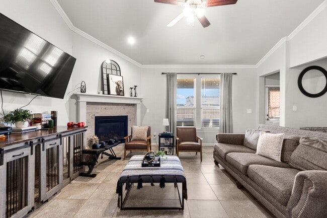 Building Photo - Beautiful Home