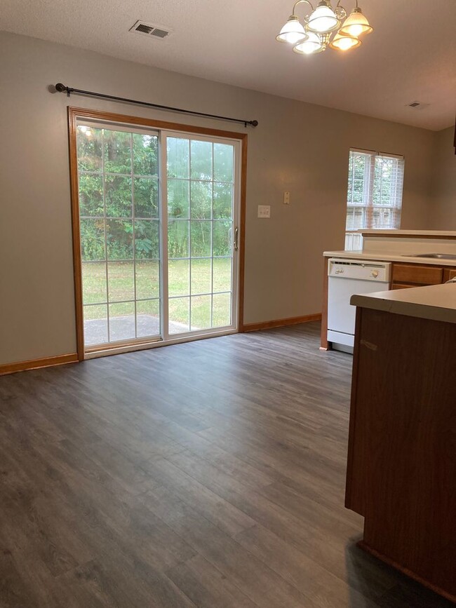 Building Photo - Well Maintained, 3 Bedroom Home on a Corne...