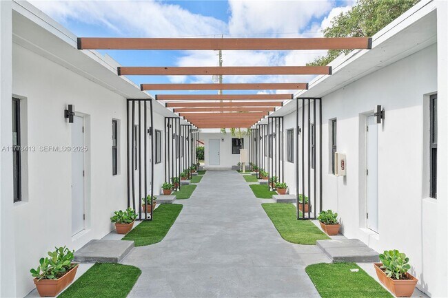 Building Photo - 1946 Pierce St