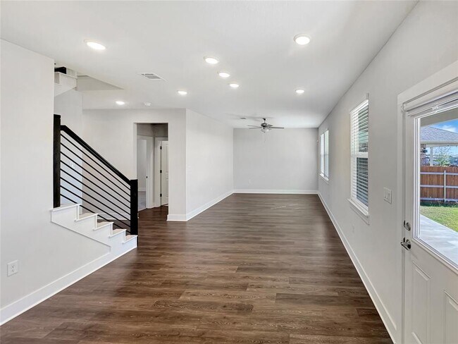 Building Photo - 1704 Carvin Wy