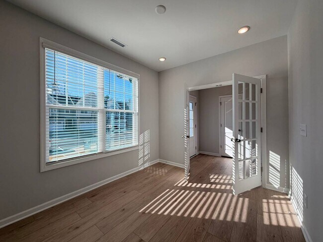 Building Photo - 2459 Englemann Dr