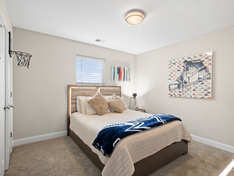 Building Photo - 6179 Kilchurn Dr