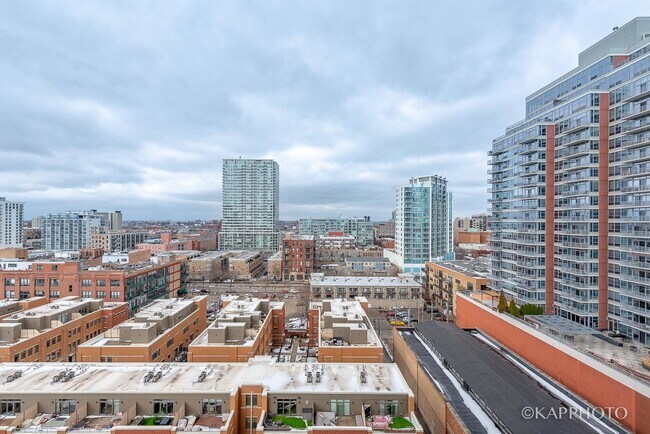 Building Photo - 1629 S Prairie Ave