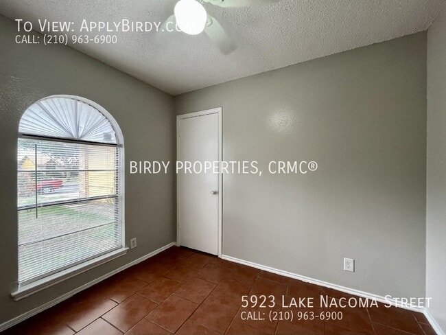 Building Photo - *4 Bed, 2 Bath Home Located in Lakeside**