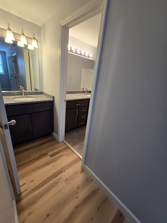 Building Photo - Beautifully renovated TWO-bedroom Condo on third floor with charm.