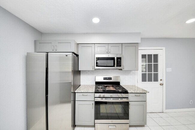 Building Photo - 6031 Dellfern Dr