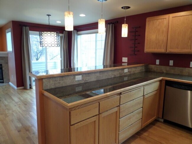 Building Photo - Stunning and Large 3-Bedroom Townhome with Garage FOR RENT in Green Lake!!