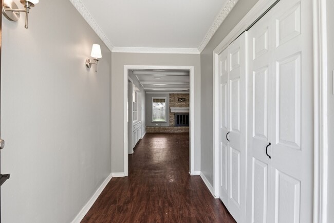 Building Photo - 7215 Ridge Oak Dr