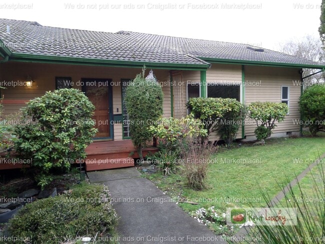 Building Photo - INCREDIBLE VIEWS!! Large 2-Bedroom + Den Duplex with 3-Car Garage in Fantastic Federal Way Neighb...