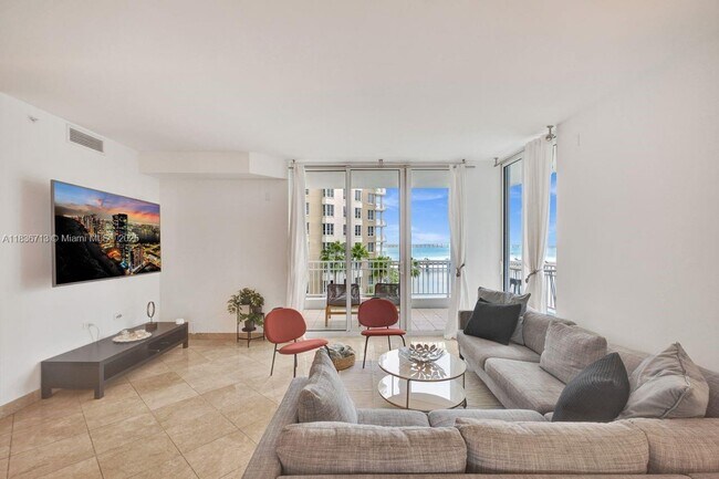 Building Photo - 801 Brickell Key Blvd