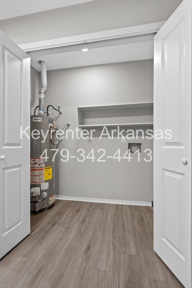 Building Photo - Newly Renovated Duplex in West Fayetteville!