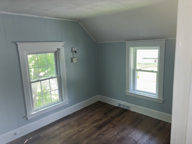 Building Photo - 639 Fairgreen Ave