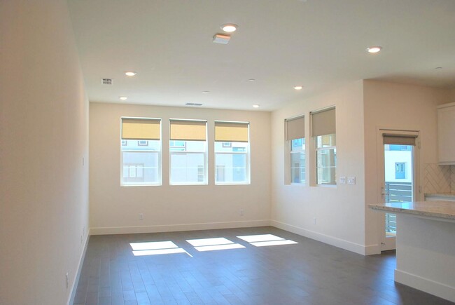 Building Photo - Luxury Modern Townhome In Sought After Bou...