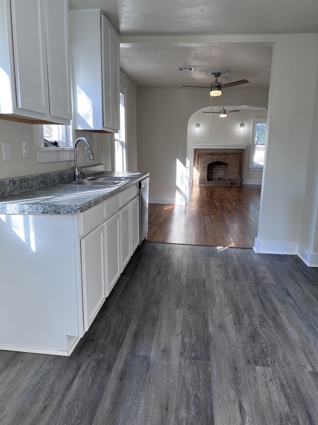 Building Photo - 1008 NW 31st St